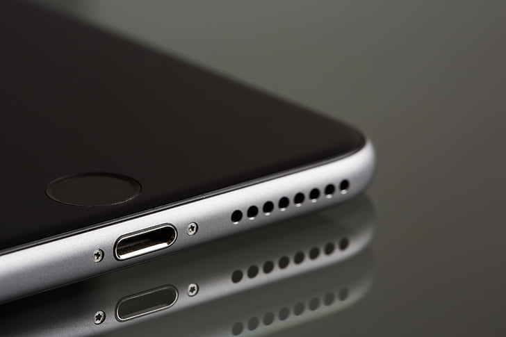 Could iPhone 12's lightning port be a thing of the past? - FYI.com